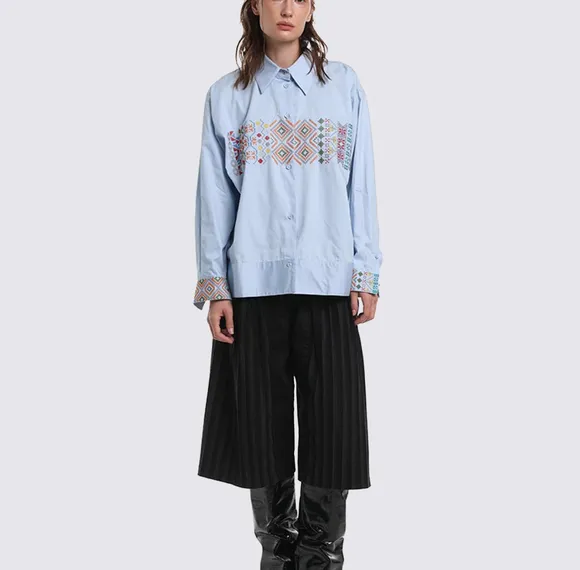 Жіноча сорочка oversize з вишивкою «Код традиції», блакитна